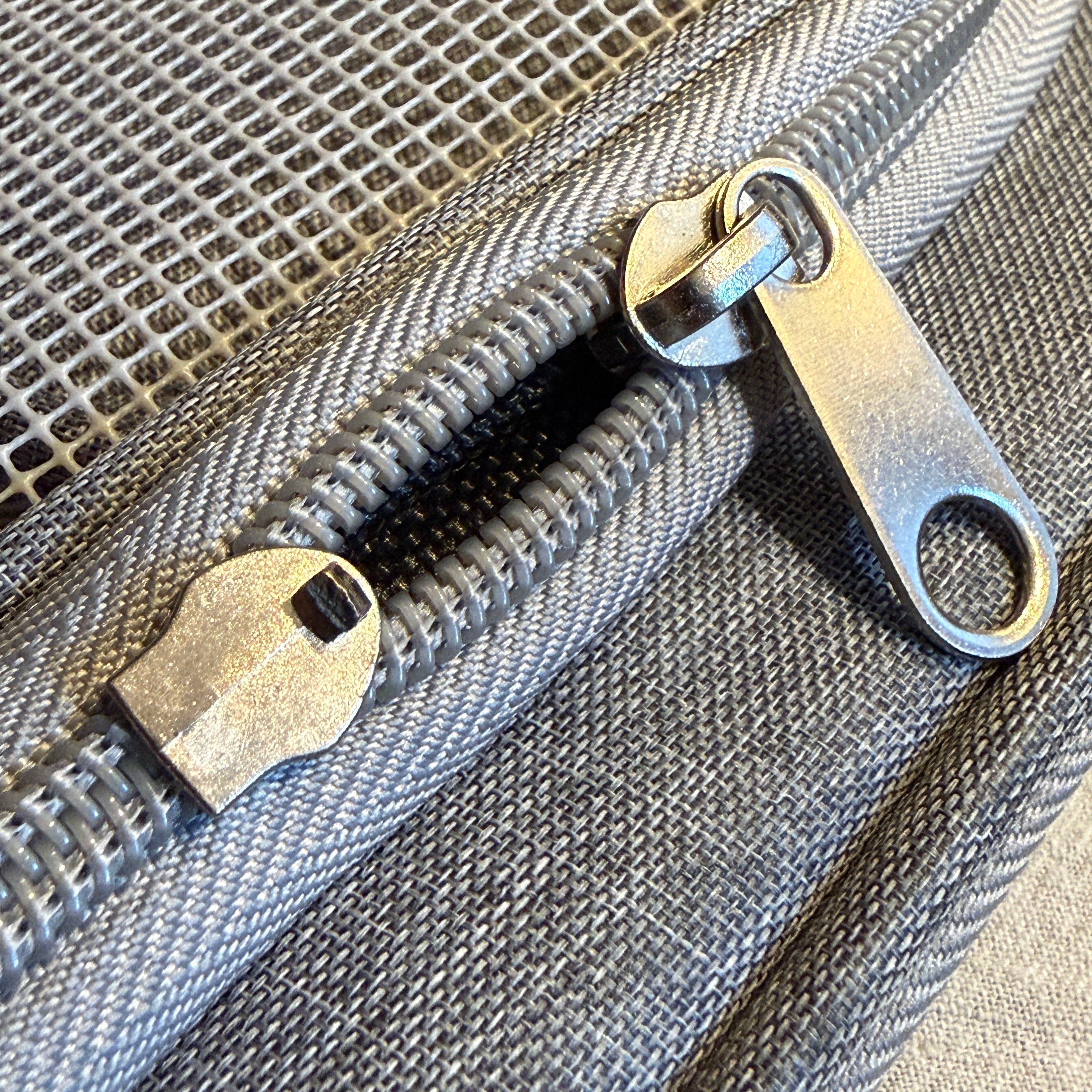 Transportbag for hund og katt – 1 defekt hempe til glidelås