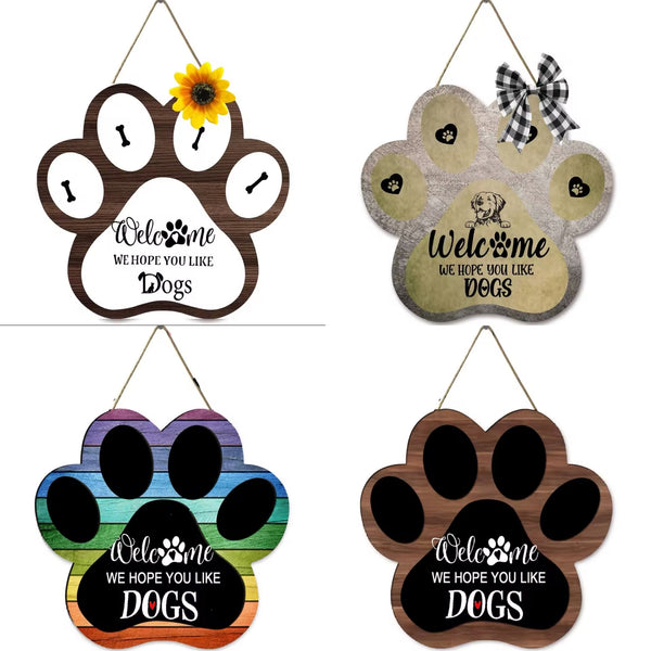 Poteformet treskilt – “Welcome, We Hope You Like Dogs”