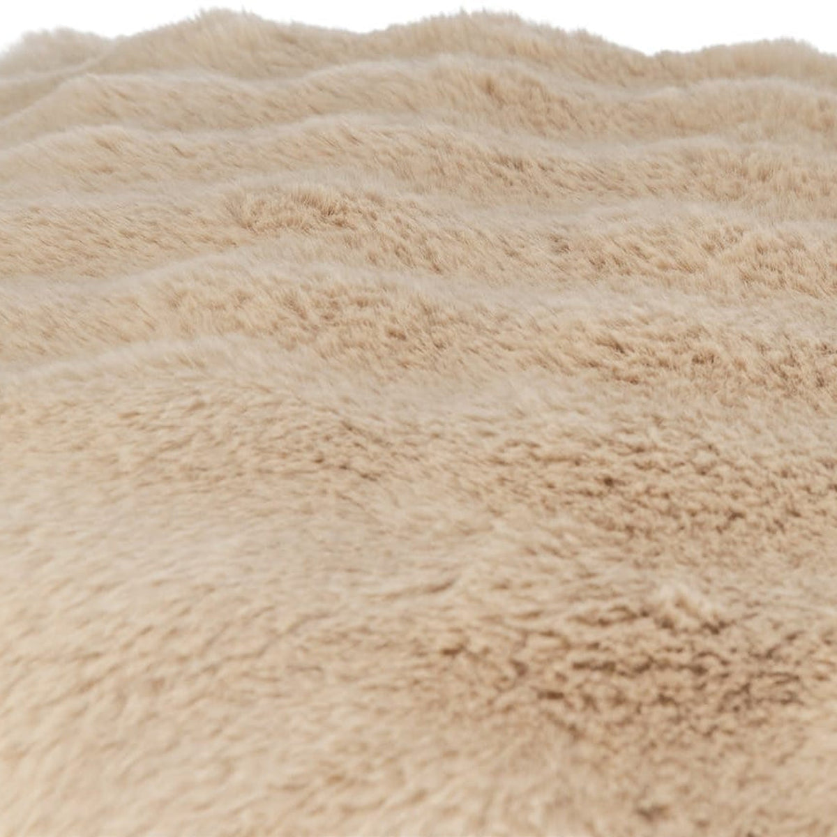 Nærbilde av hundepute Elli Soft Edition i myk plysj, sand
