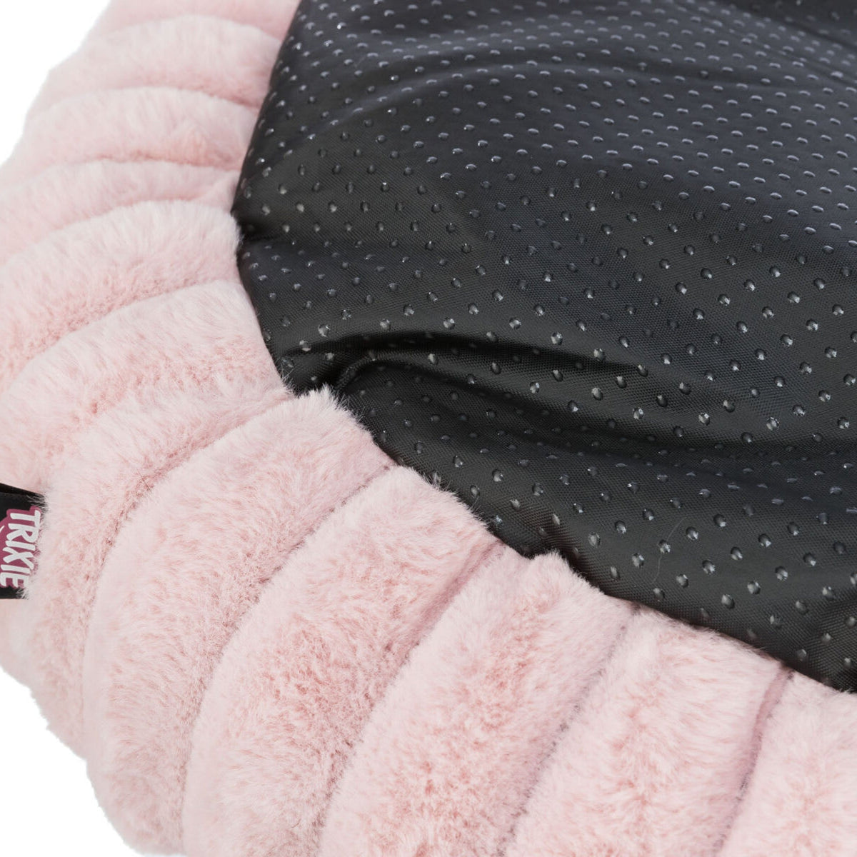 Nærbilde av hundeseng Lonni Soft Edition rund i plysj med avtakbart trekk, rosa
