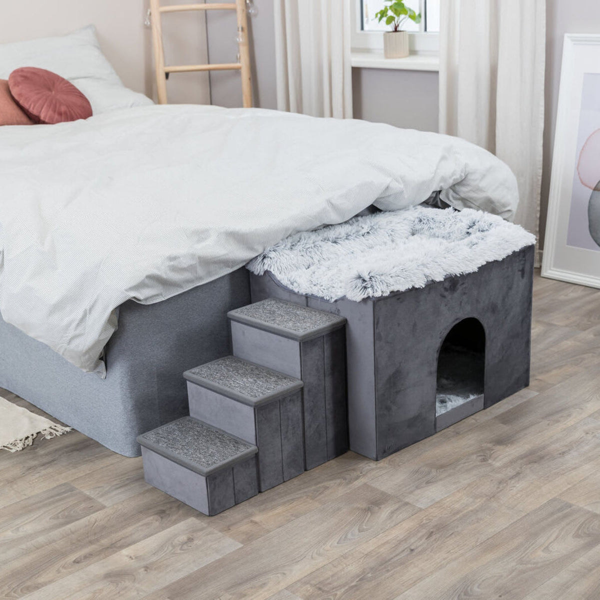 Kattehule Harvey Soft Edition med trapp i et soverom